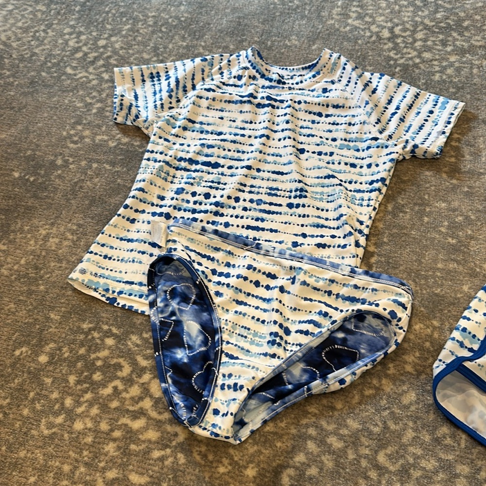 EDDIE BAUER 4 PIECE SET REVERSIBLE KIDS SIZE S 7/8 NWOT - Picture 5 of 13